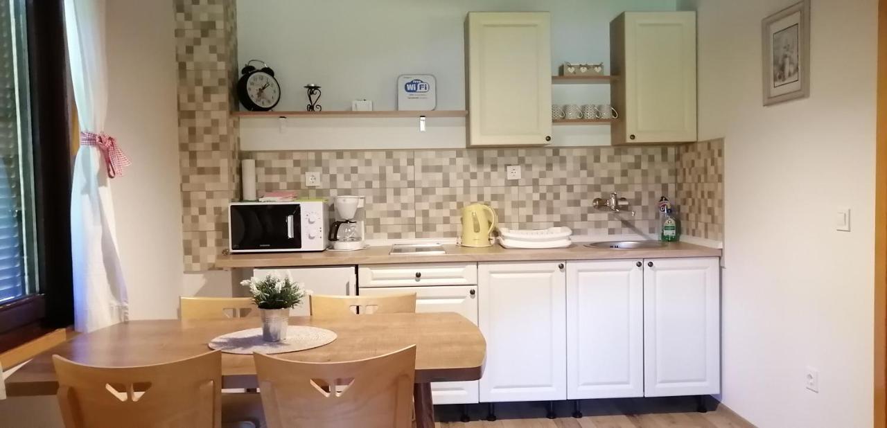Wooden House Nela Near Plitvice Lakes Смолянац Екстериор снимка