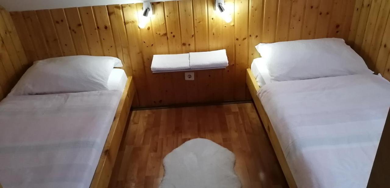 Wooden House Nela Near Plitvice Lakes Смолянац Екстериор снимка