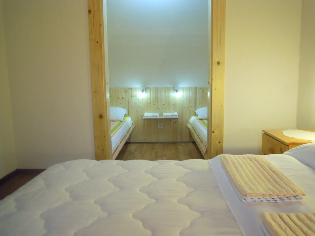 Wooden House Nela Near Plitvice Lakes Смолянац Стая снимка