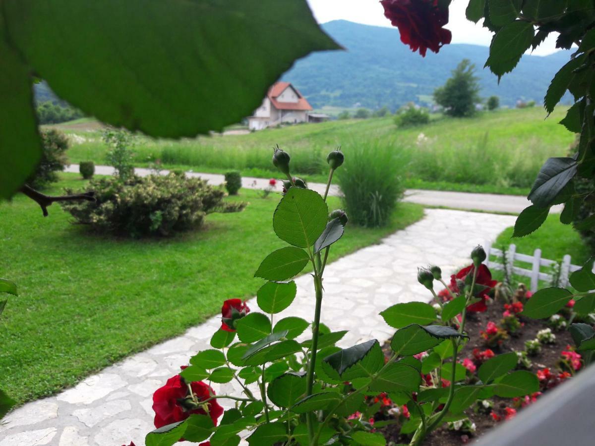 Wooden House Nela Near Plitvice Lakes Смолянац Екстериор снимка